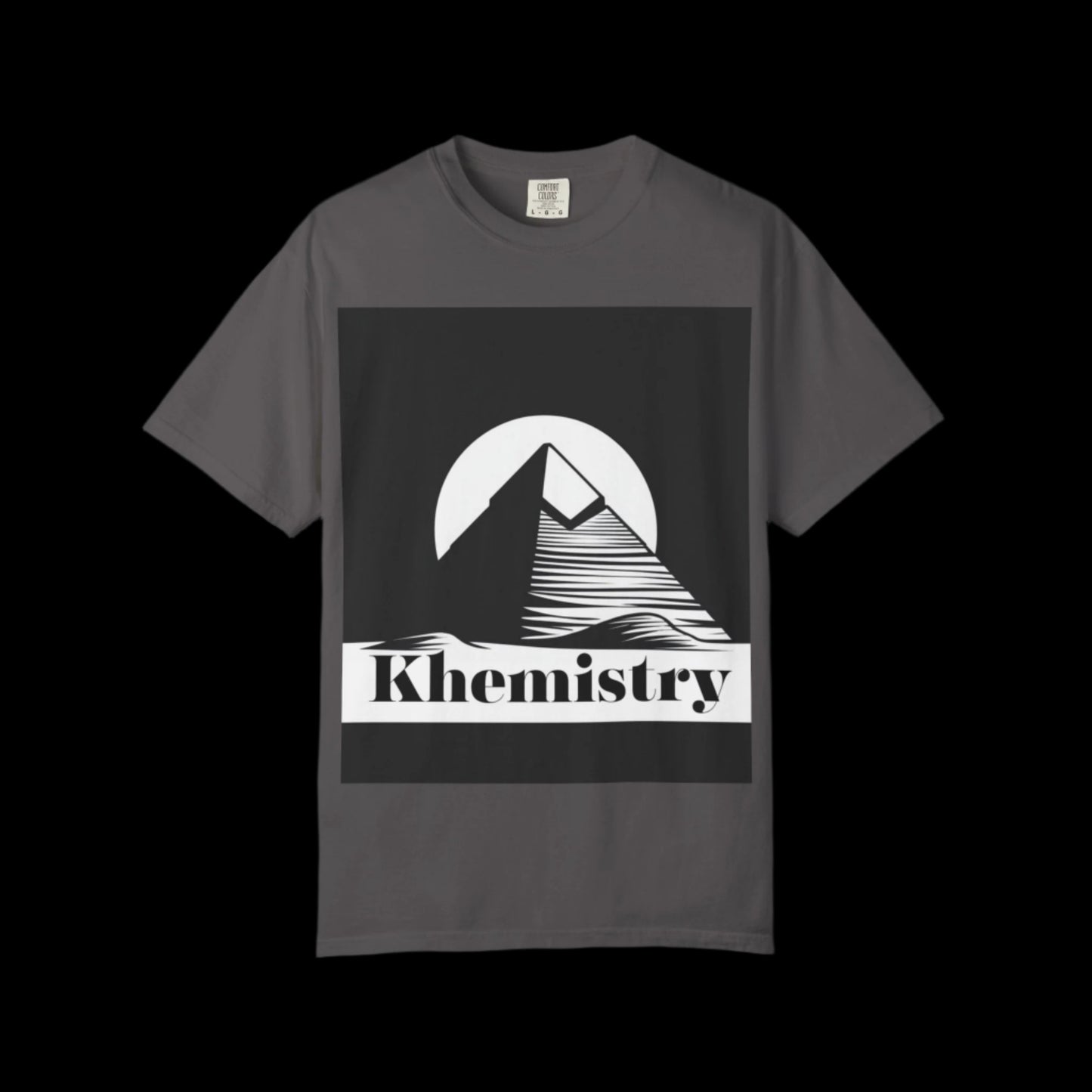 Dark gray Khemistry T-shirt with spiritual Giza-inspired design, perfect for seekers of meaning and comfort in oversized cotton tees.